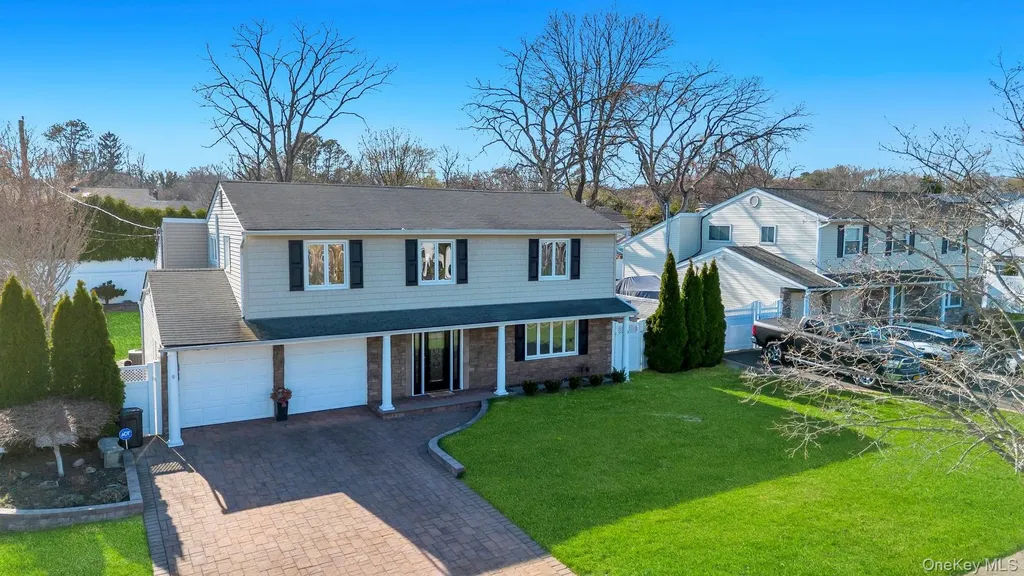 18 Lloyd Lane Nesconset NY 11767