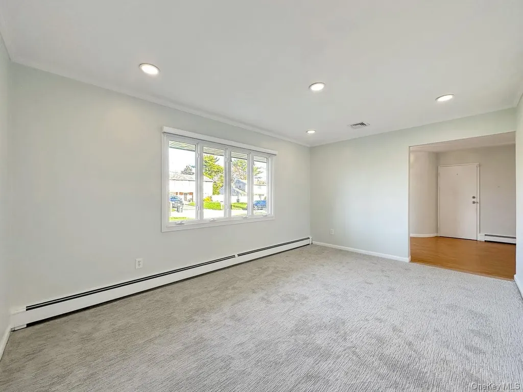 18 Lloyd Lane Nesconset NY 11767