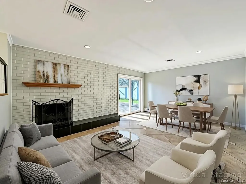 18 Lloyd Lane Nesconset NY 11767