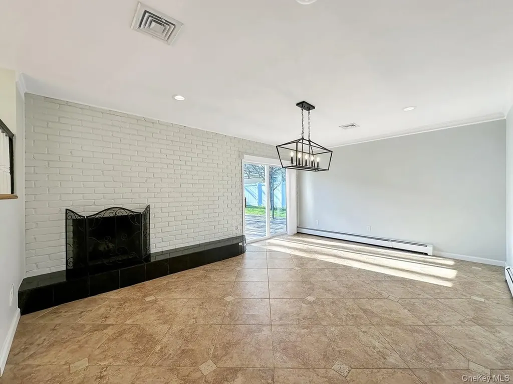 18 Lloyd Lane Nesconset NY 11767