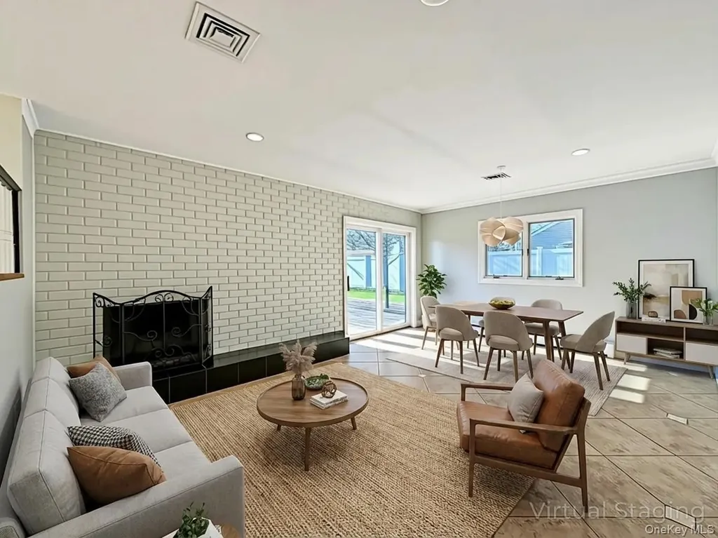18 Lloyd Lane Nesconset NY 11767