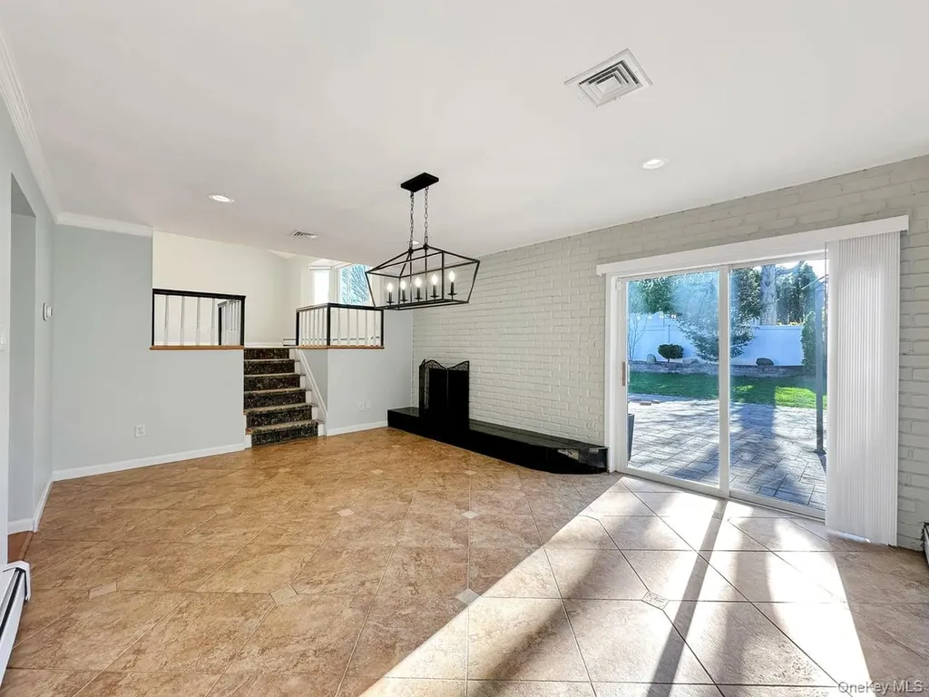 18 Lloyd Lane Nesconset NY 11767