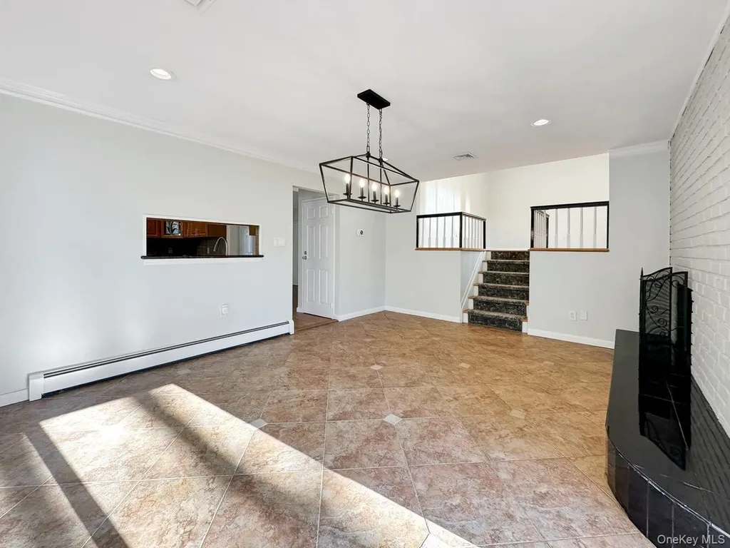 18 Lloyd Lane Nesconset NY 11767
