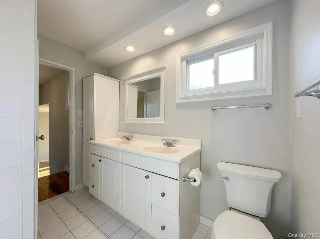 18 Lloyd Lane Nesconset NY 11767