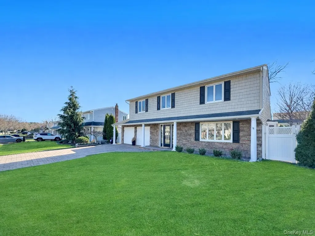 18 Lloyd Lane Nesconset NY 11767