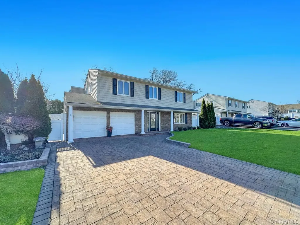 18 Lloyd Lane Nesconset NY 11767