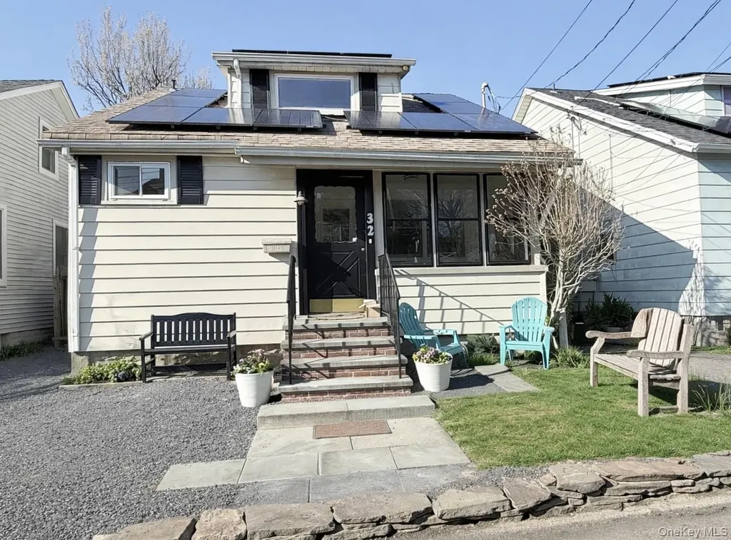 32 9th Avenue Sea Cliff NY 11579