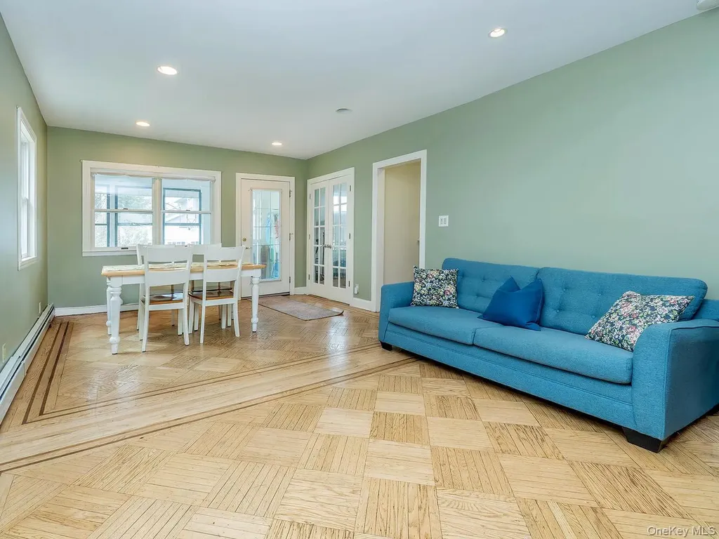 32 9th Avenue Sea Cliff NY 11579