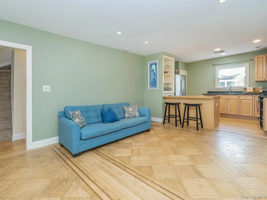 32 9th Avenue Sea Cliff NY 11579