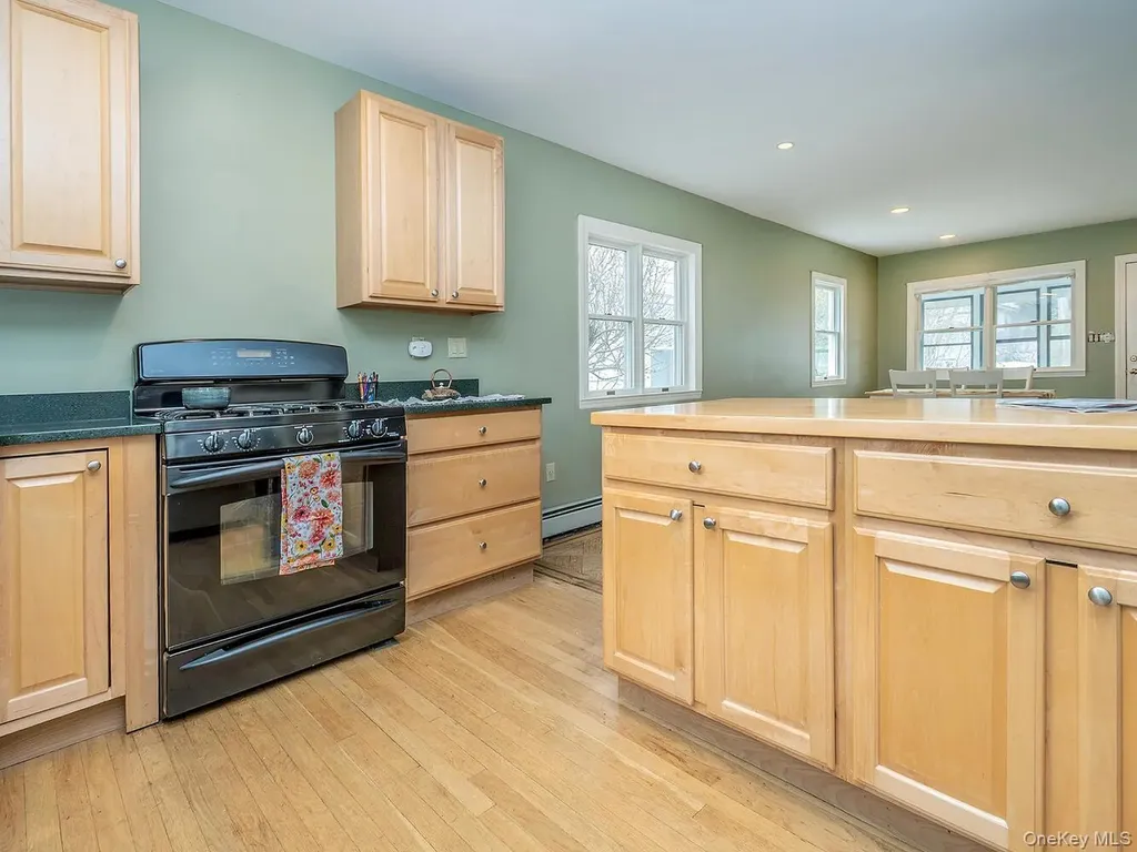 32 9th Avenue Sea Cliff NY 11579