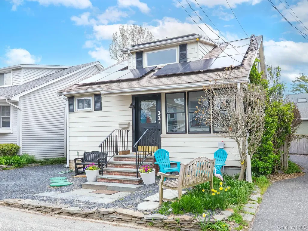 32 9th Avenue Sea Cliff NY 11579