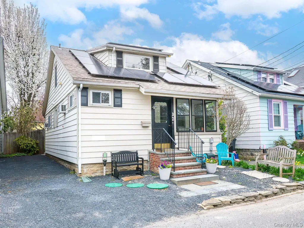 32 9th Avenue Sea Cliff NY 11579