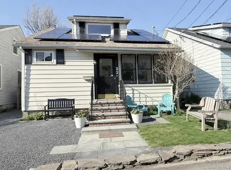 32 9TH Avenue Sea Cliff NY 11579