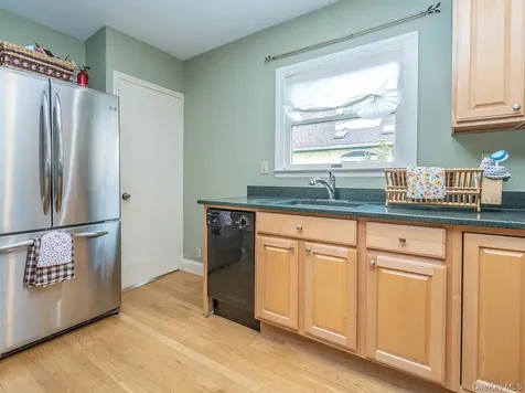32 9th Avenue Sea Cliff NY 11579