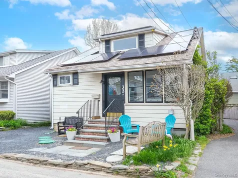 32 9TH Avenue Sea Cliff NY 11579