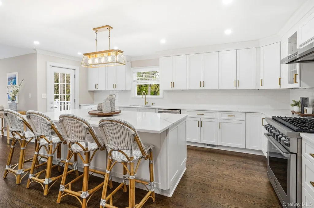 12 S Canterbury Road S Harrison NY 10528