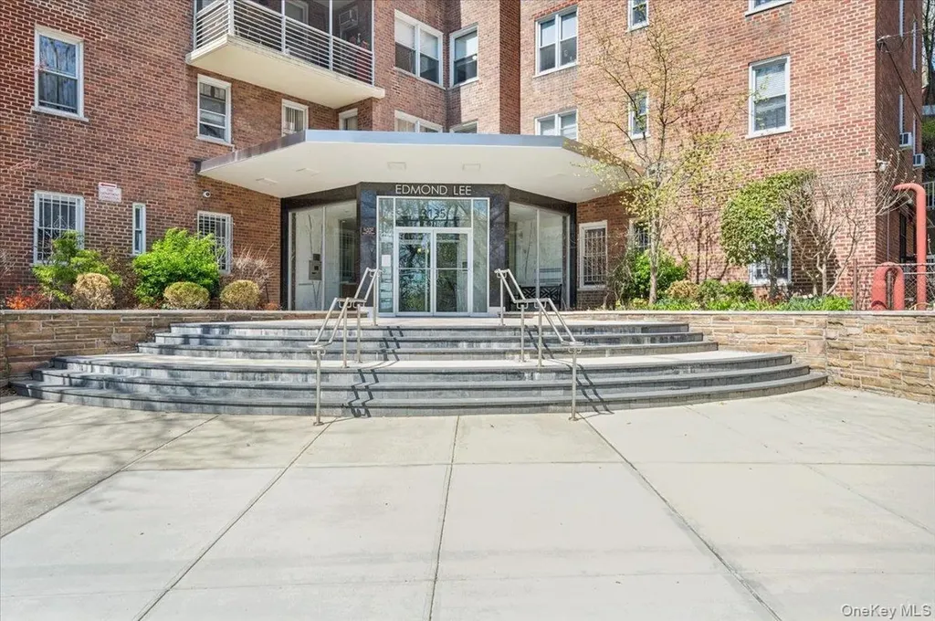 3135 Johnson Avenue Bronx NY 10463