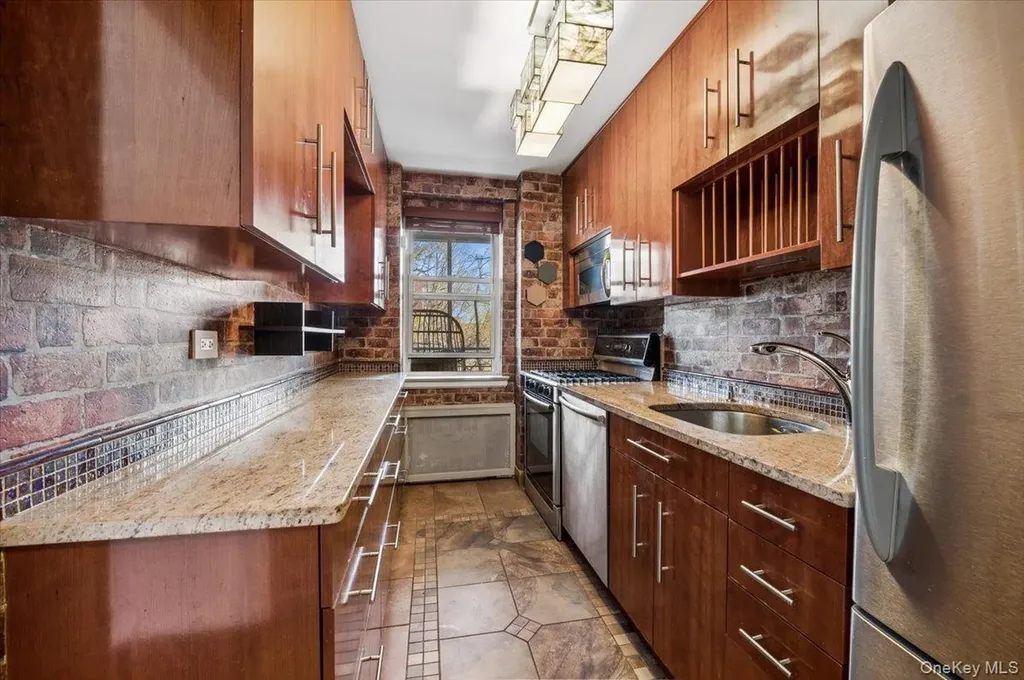 3135 Johnson Avenue Bronx NY 10463