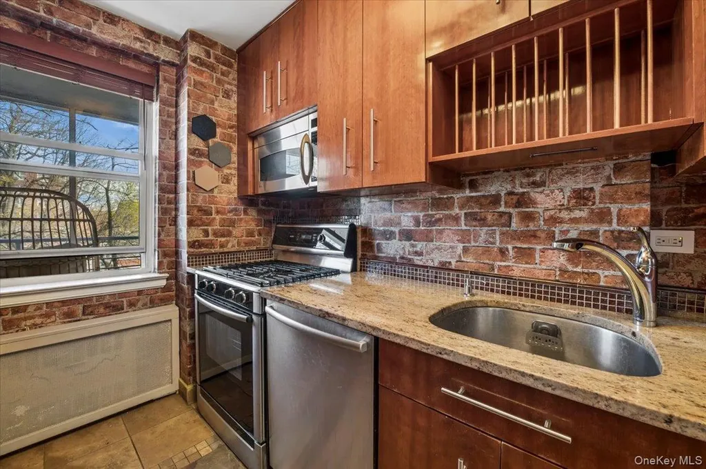 3135 Johnson Avenue Bronx NY 10463