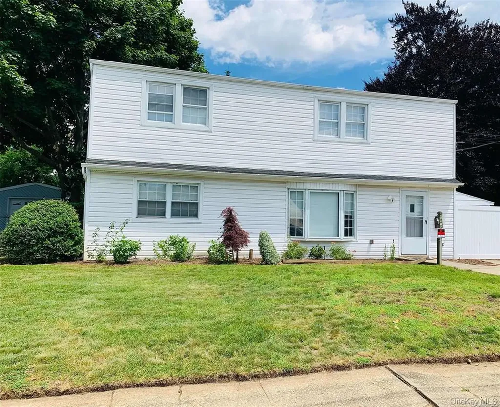 23 Ginny Lane Bethpage NY 11714
