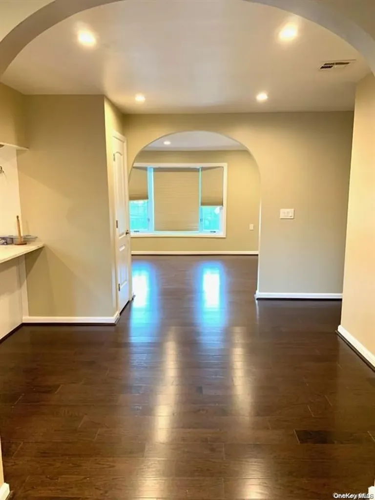 23 Ginny Lane Bethpage NY 11714
