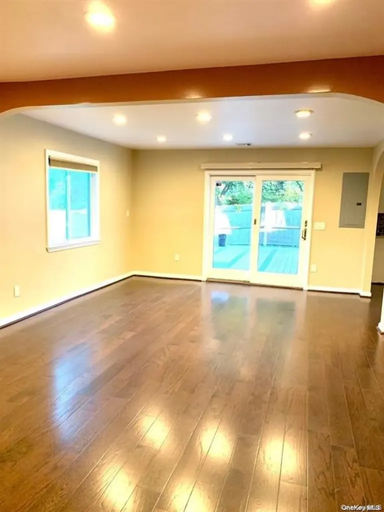 23 Ginny Lane Bethpage NY 11714