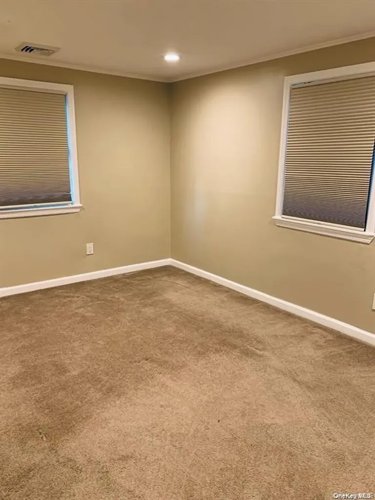 23 Ginny Lane Bethpage NY 11714