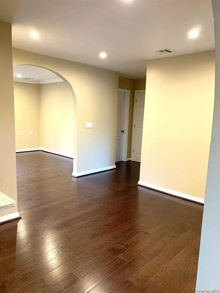23 Ginny Lane Bethpage NY 11714