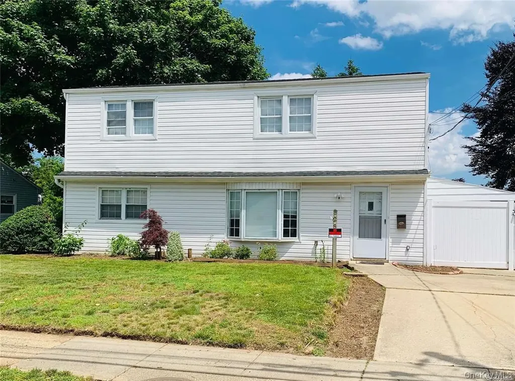 23 Ginny Lane Bethpage NY 11714