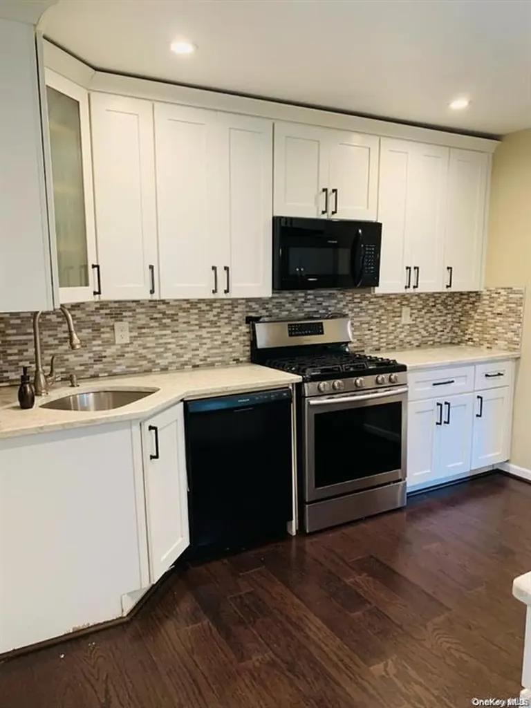 23 Ginny Lane Bethpage NY 11714