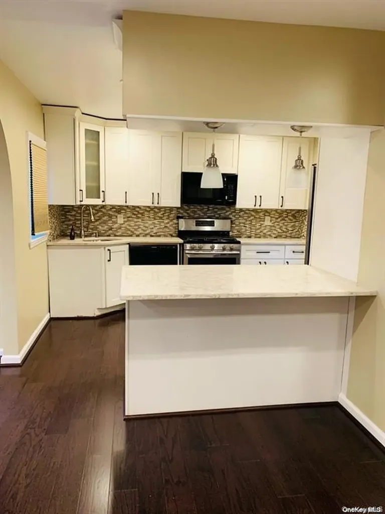 23 Ginny Lane Bethpage NY 11714
