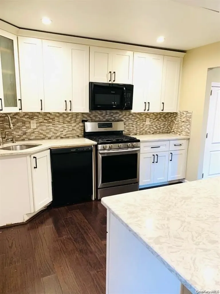 23 Ginny Lane Bethpage NY 11714