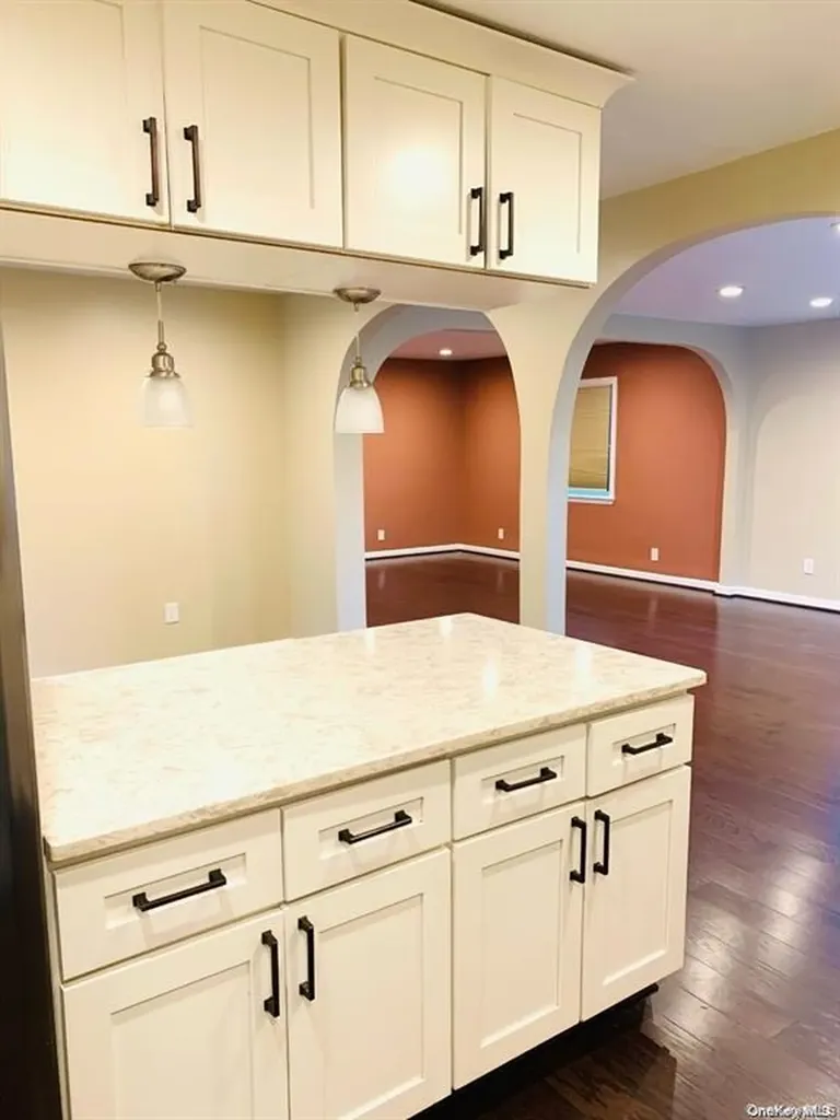 23 Ginny Lane Bethpage NY 11714