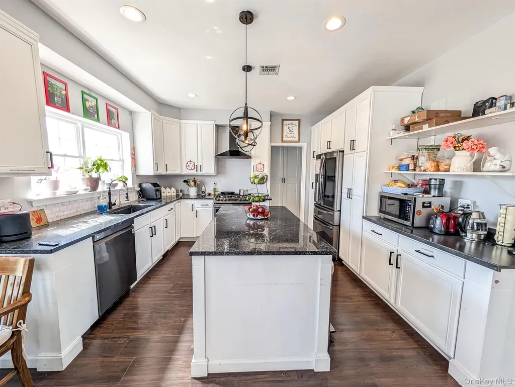 71 Elm Avenue Coram NY 11727