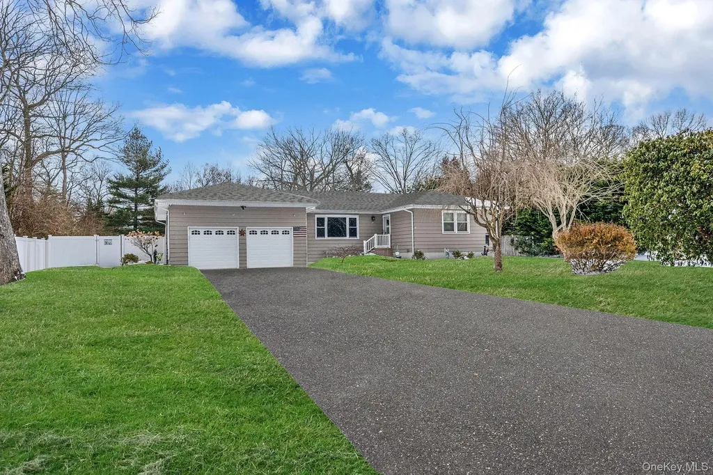 159 Shady Lane Smithtown NY 11787