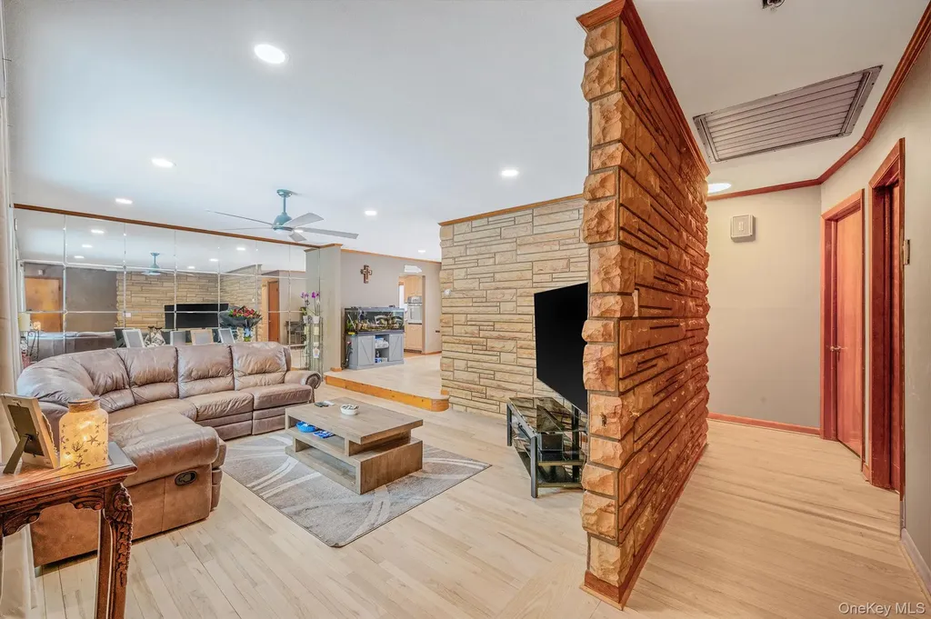 159 Shady Lane Smithtown NY 11787