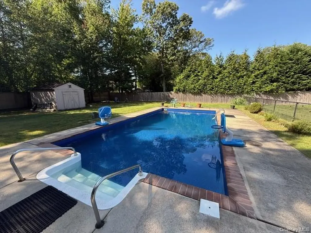 159 Shady Lane Smithtown NY 11787