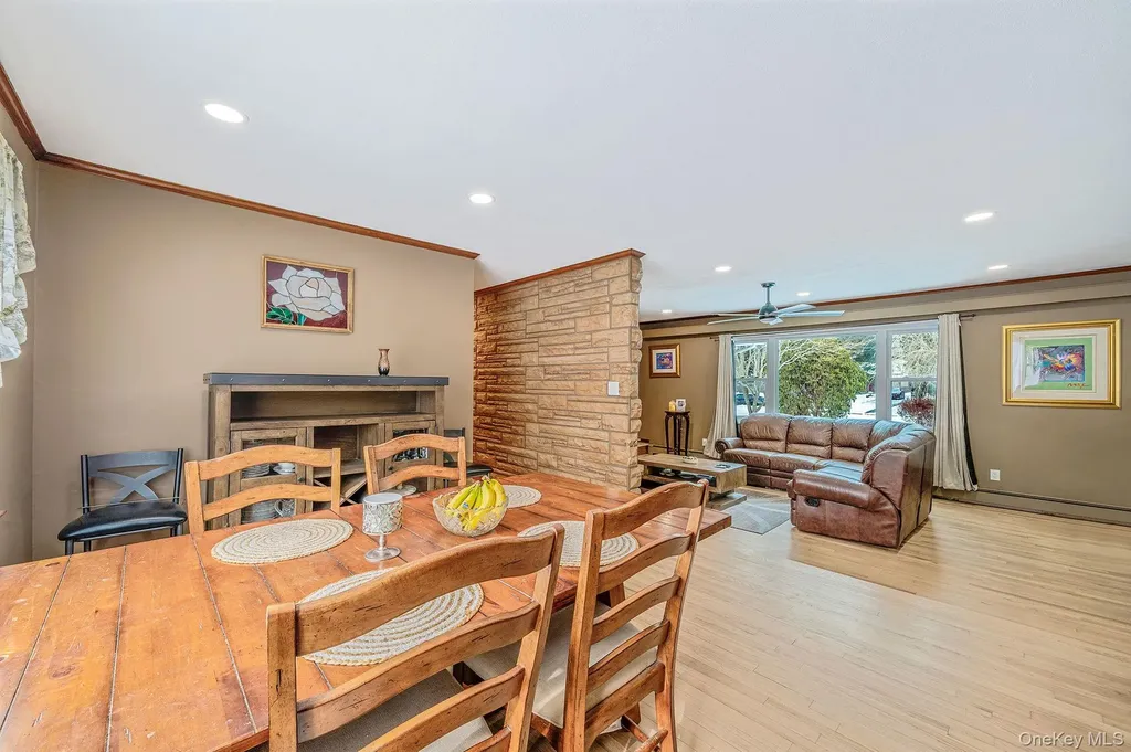 159 Shady Lane Smithtown NY 11787