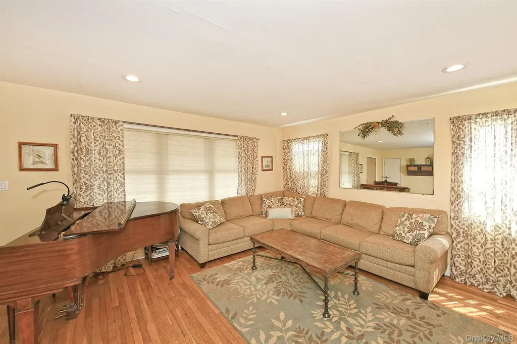182 Siegel Boulevard Babylon NY 11702