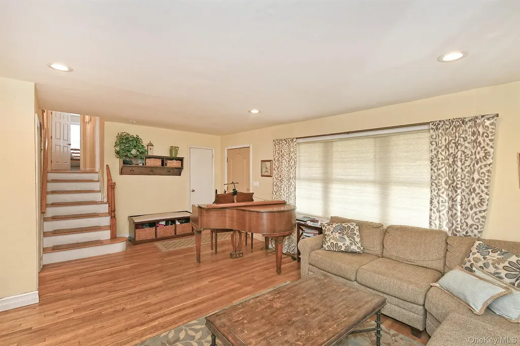 182 Siegel Boulevard Babylon NY 11702