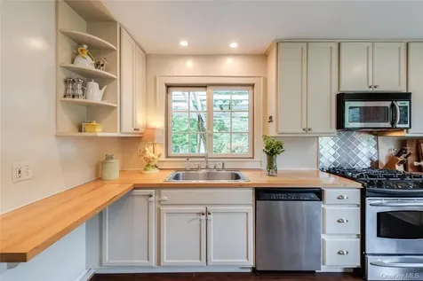 247 N Mabbettsville Road Millbrook NY 12545