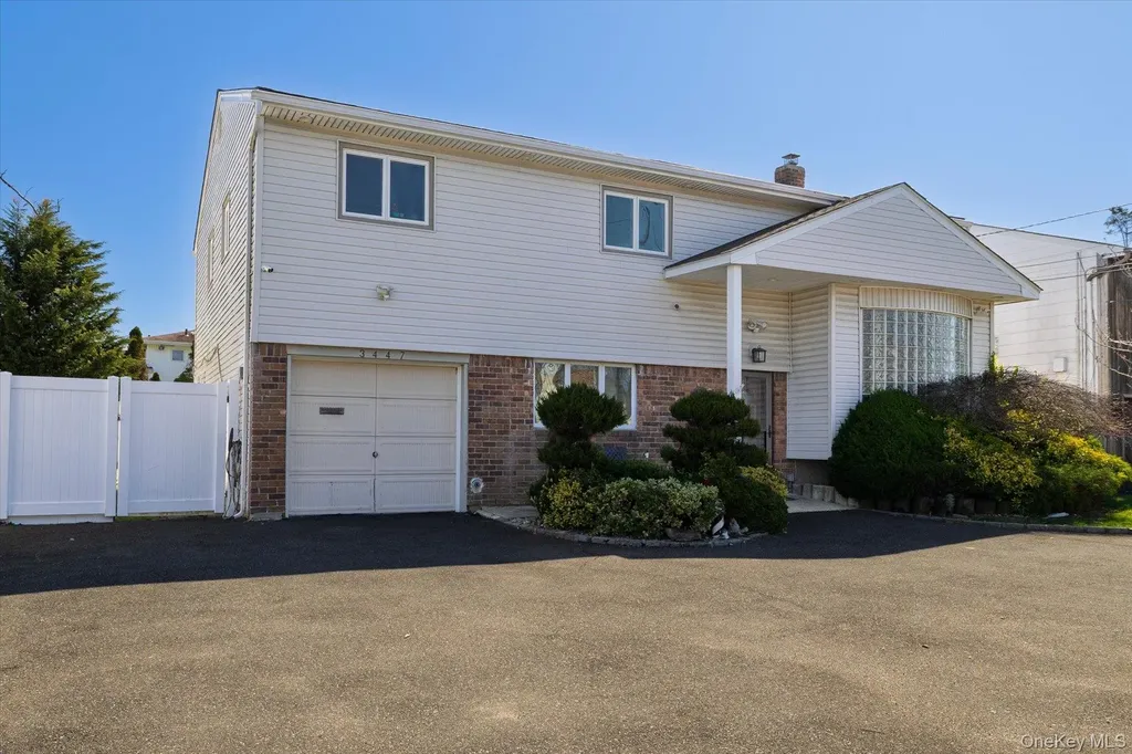 3447 Steven Road Baldwin NY 11510