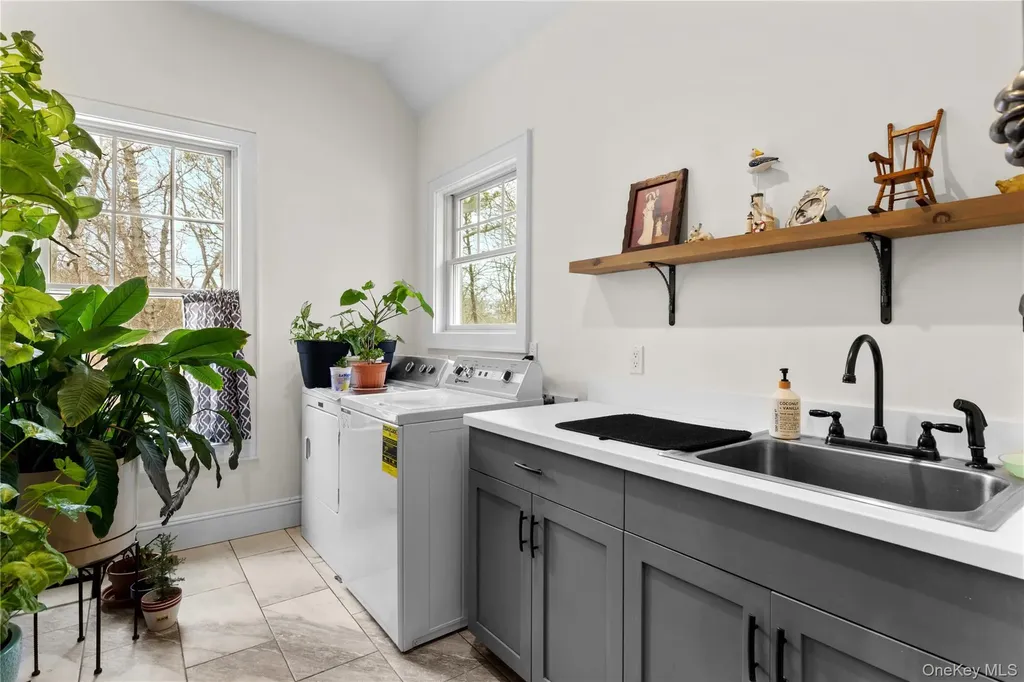 360 Masters Road Laurel NY 11948