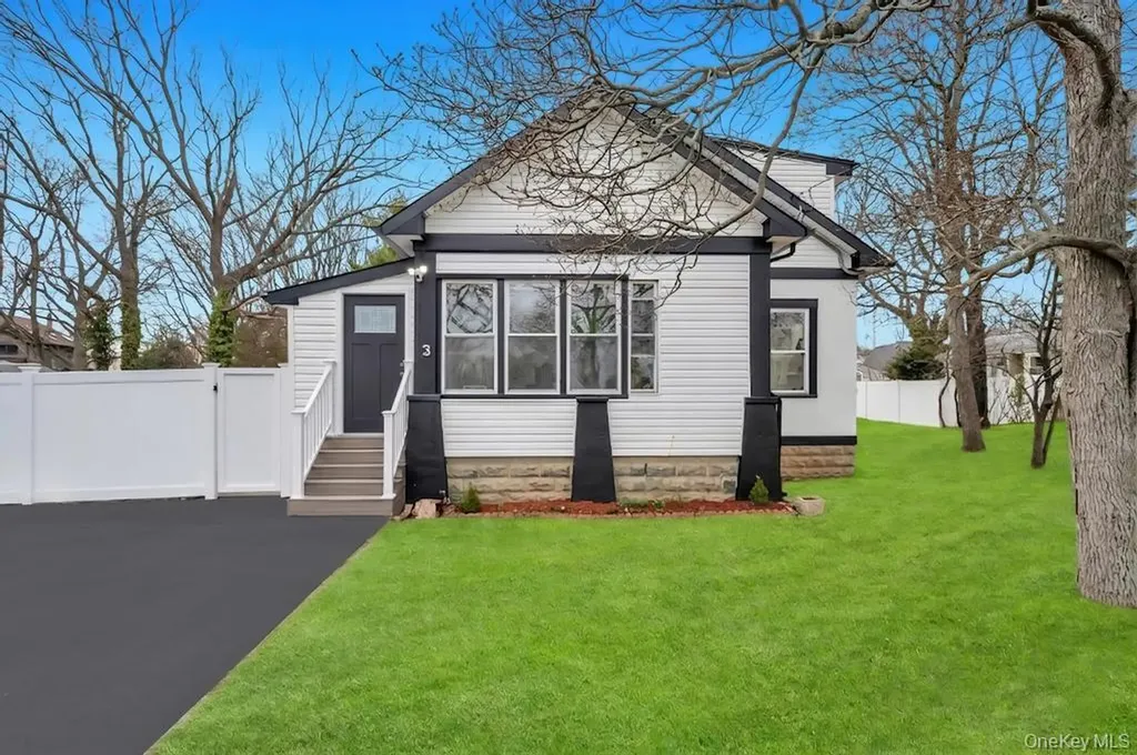 3 Adams Road Central Islip NY 11722
