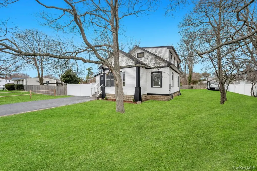 3 Adams Road Central Islip NY 11722
