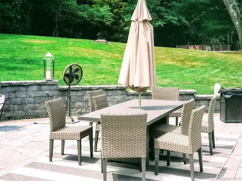 10 Foxwood Lane Thornwood NY 10594
