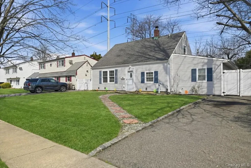 113 Hickory Lane Levittown NY 11756