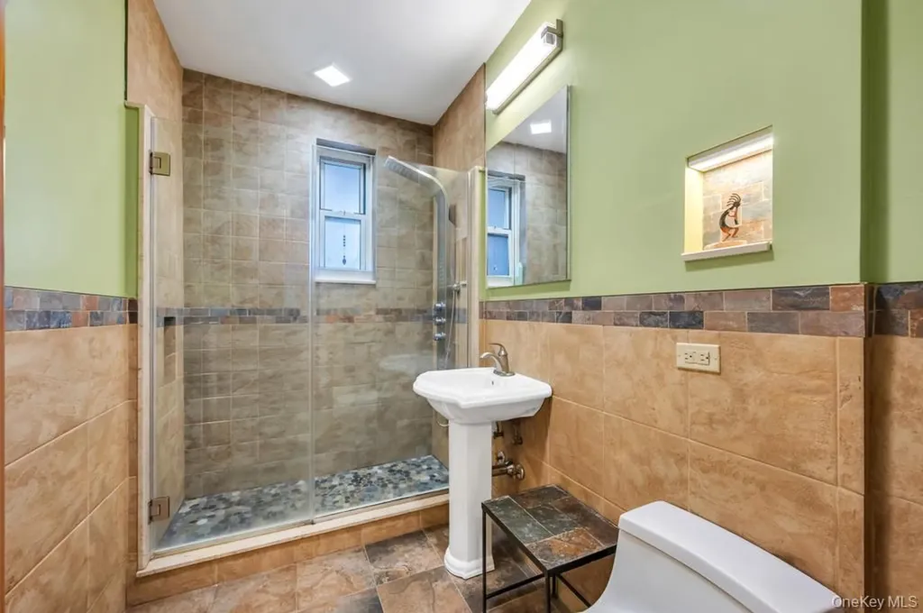 162-41 Powells Cove Boulevard Beechhurst NY 11357