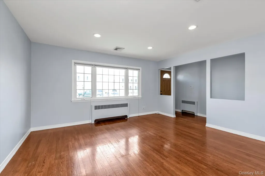 689 Pleasant Avenue Westbury NY 11590