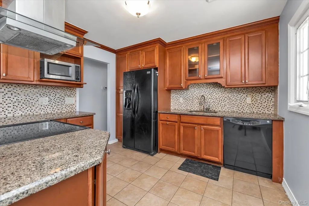 689 Pleasant Avenue Westbury NY 11590